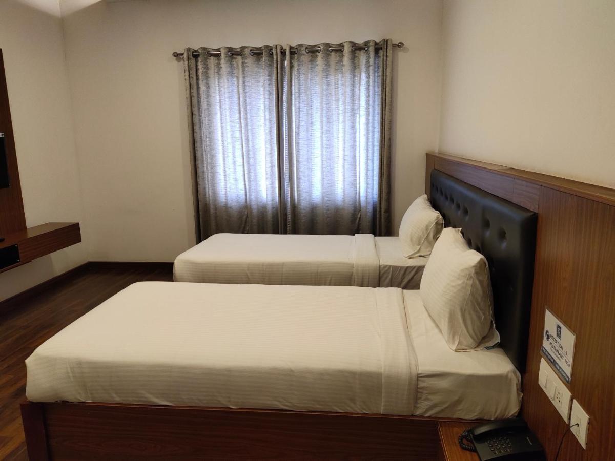 Four N Square Residency Hotel Палакад Екстериор снимка