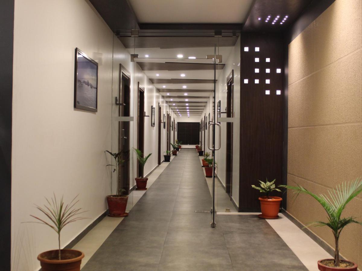 Four N Square Residency Hotel Палакад Екстериор снимка