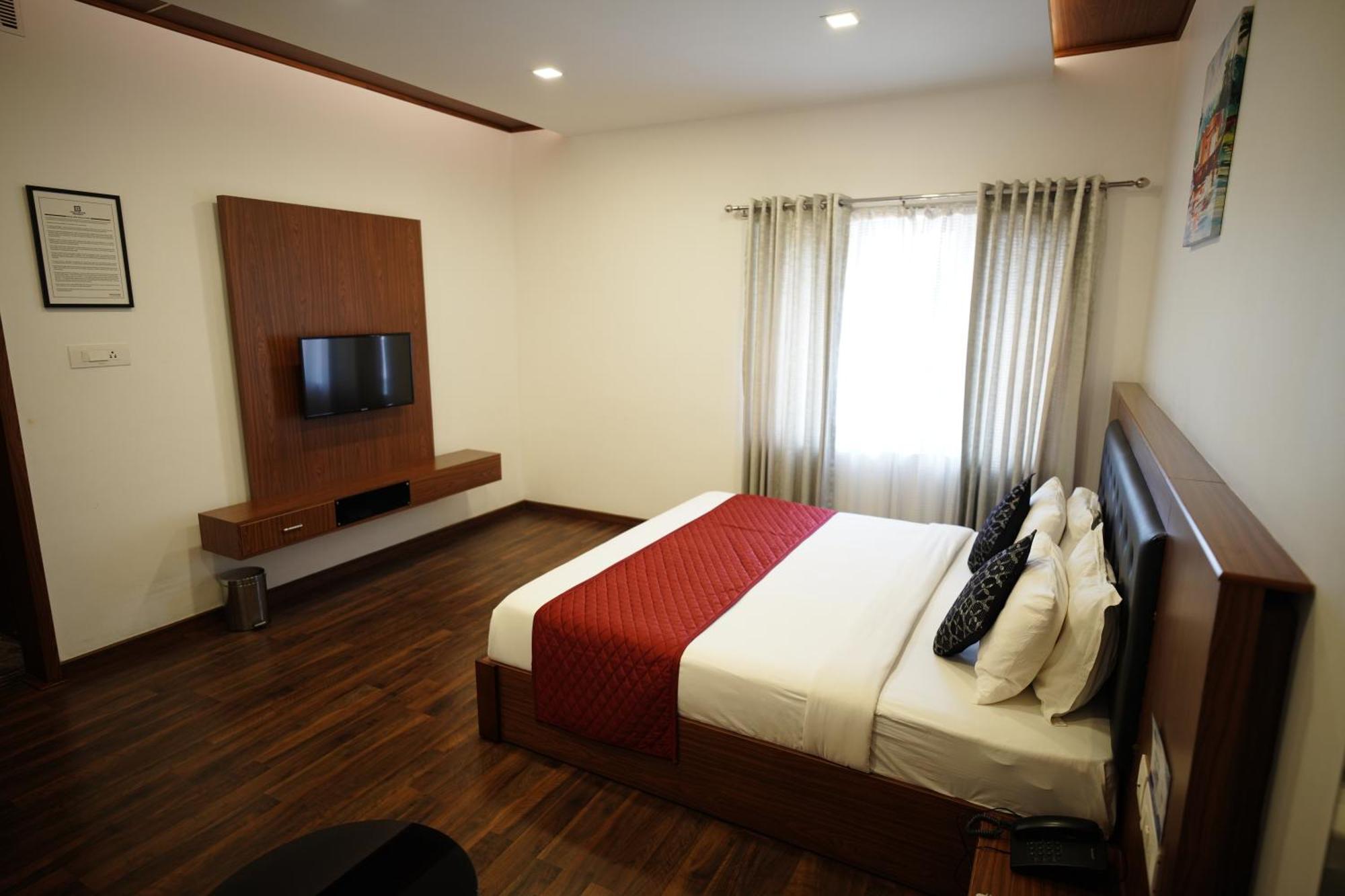 Four N Square Residency Hotel Палакад Екстериор снимка