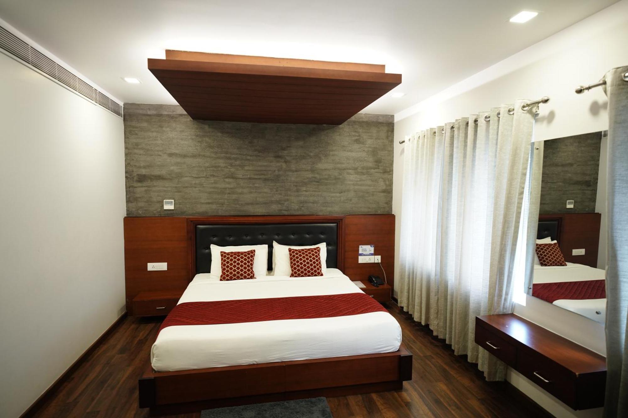 Four N Square Residency Hotel Палакад Екстериор снимка