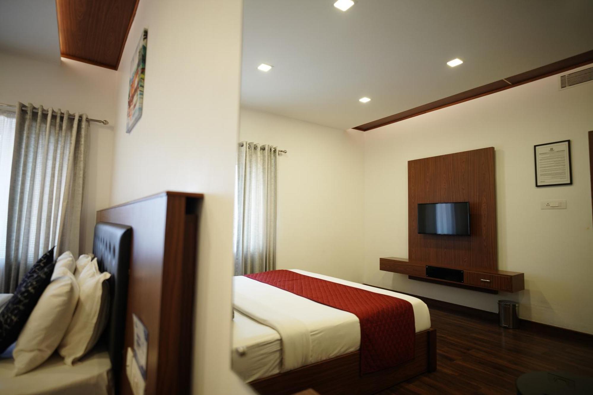 Four N Square Residency Hotel Палакад Екстериор снимка