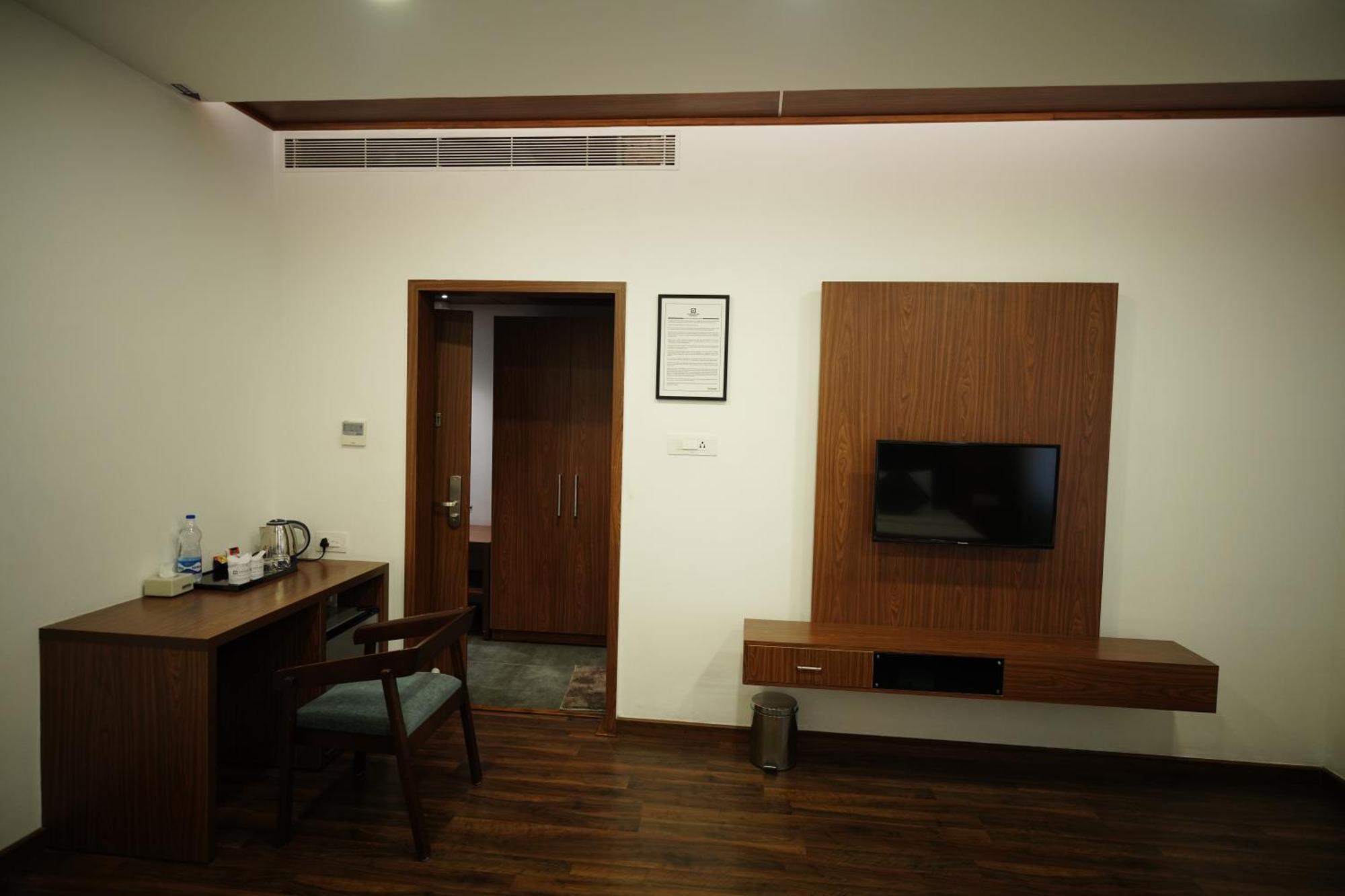 Four N Square Residency Hotel Палакад Екстериор снимка