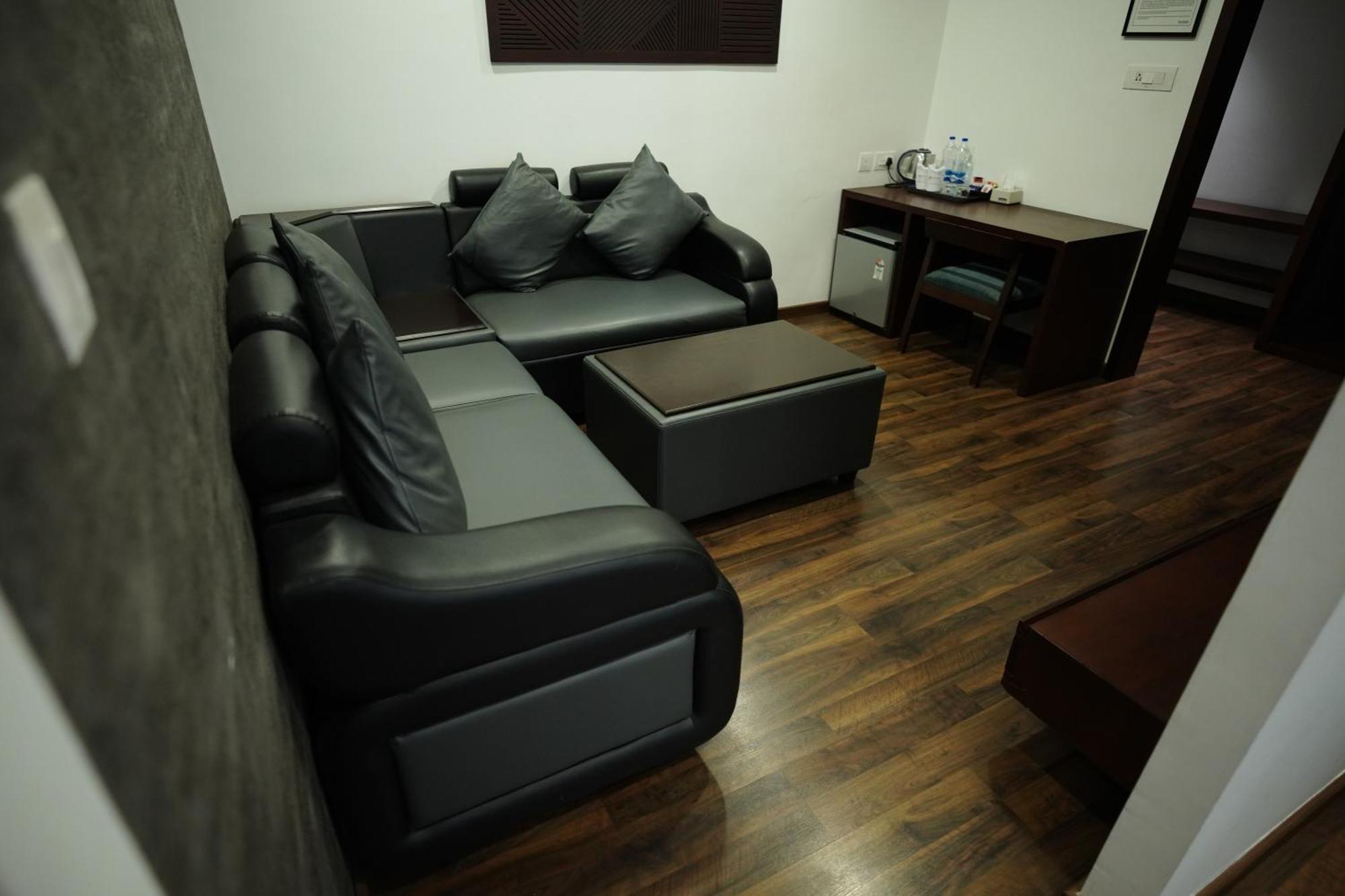 Four N Square Residency Hotel Палакад Екстериор снимка