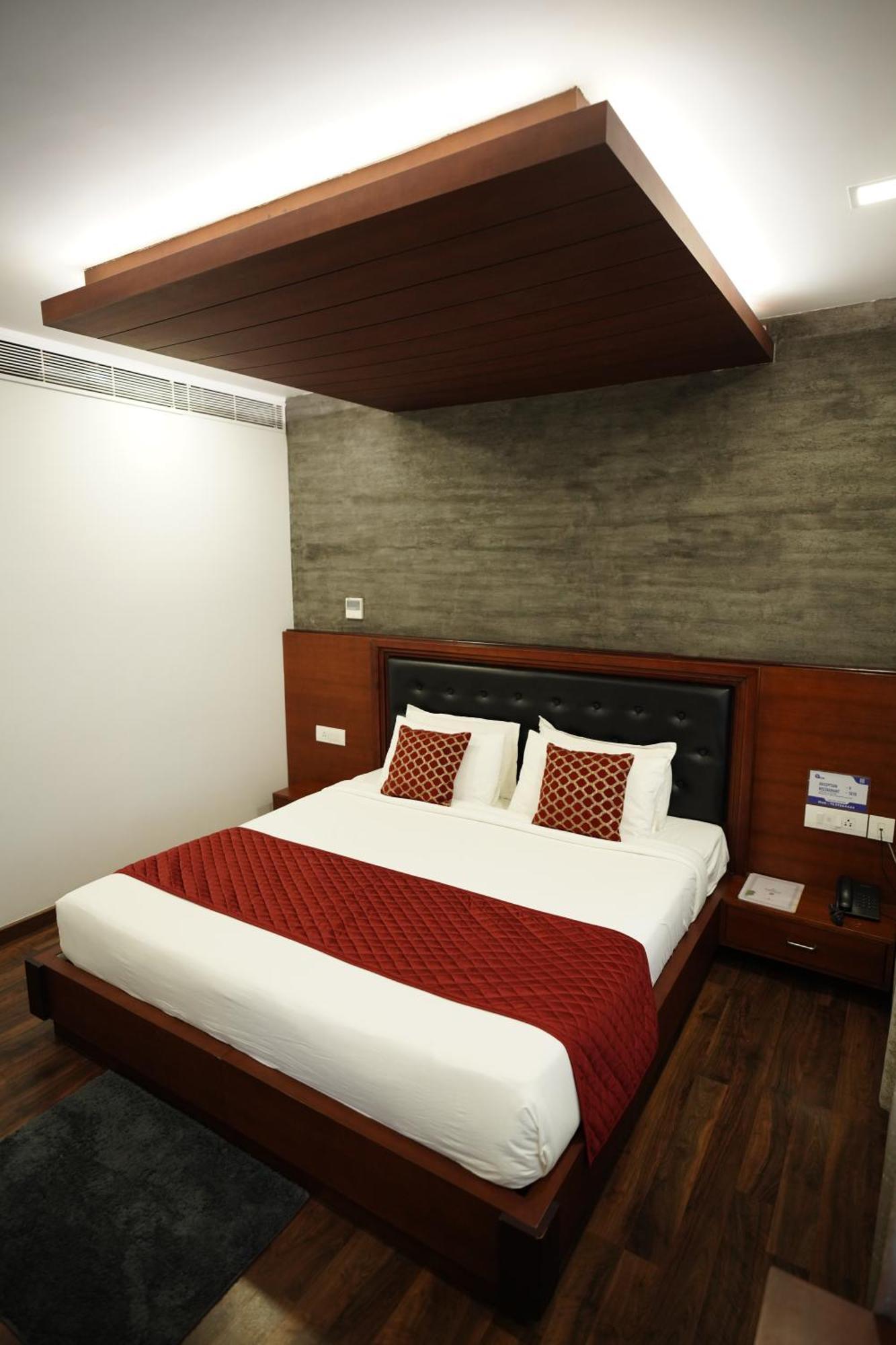 Four N Square Residency Hotel Палакад Екстериор снимка