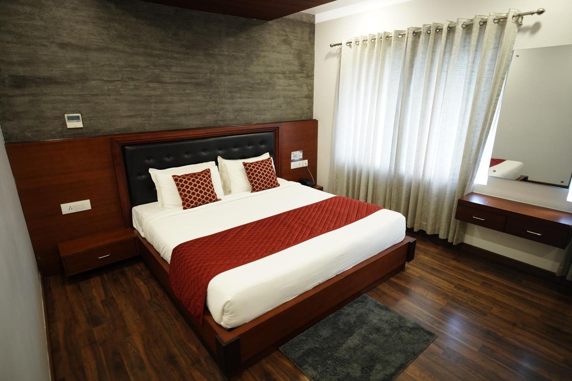 Four N Square Residency Hotel Палакад Екстериор снимка
