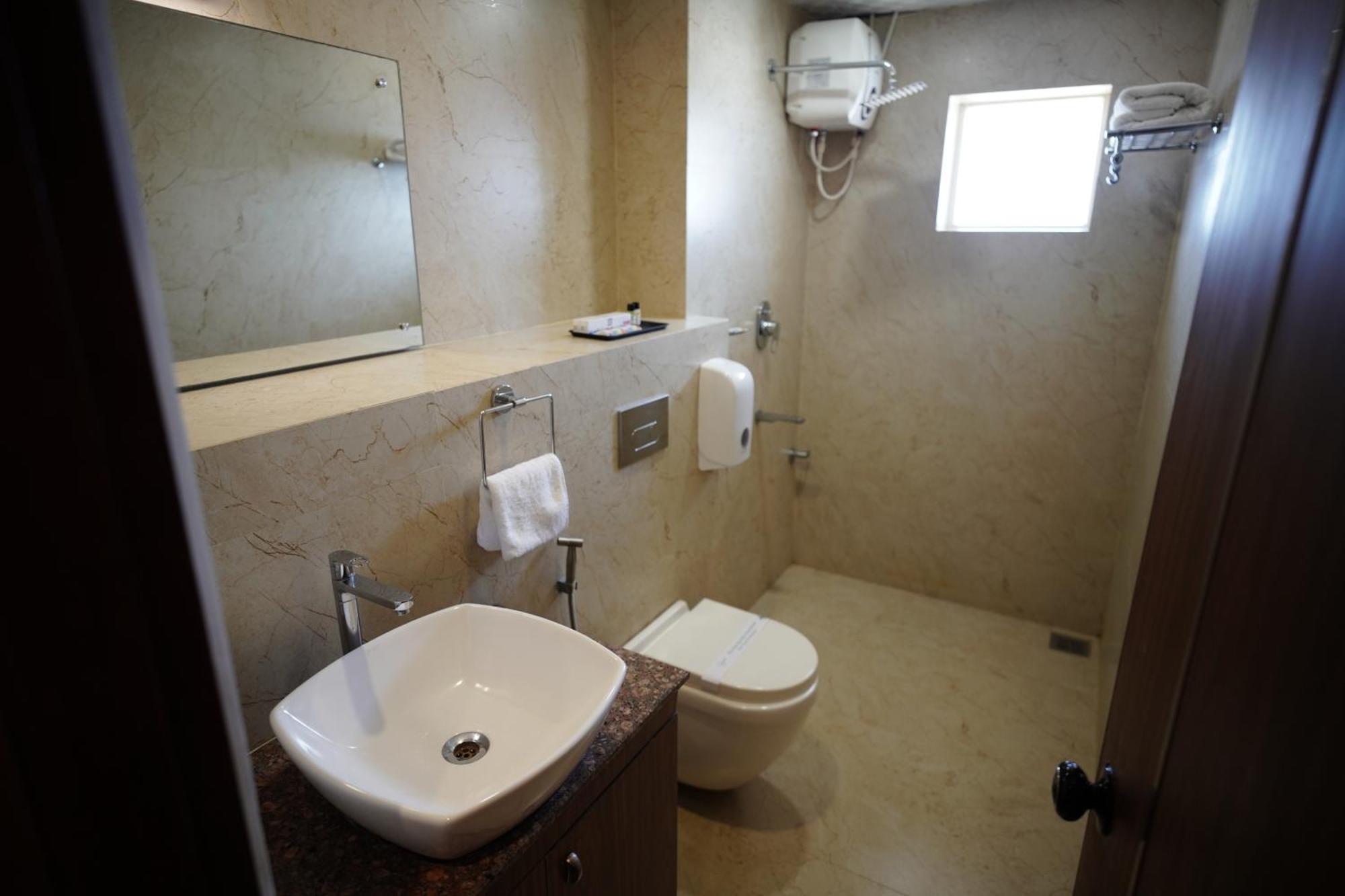 Four N Square Residency Hotel Палакад Екстериор снимка