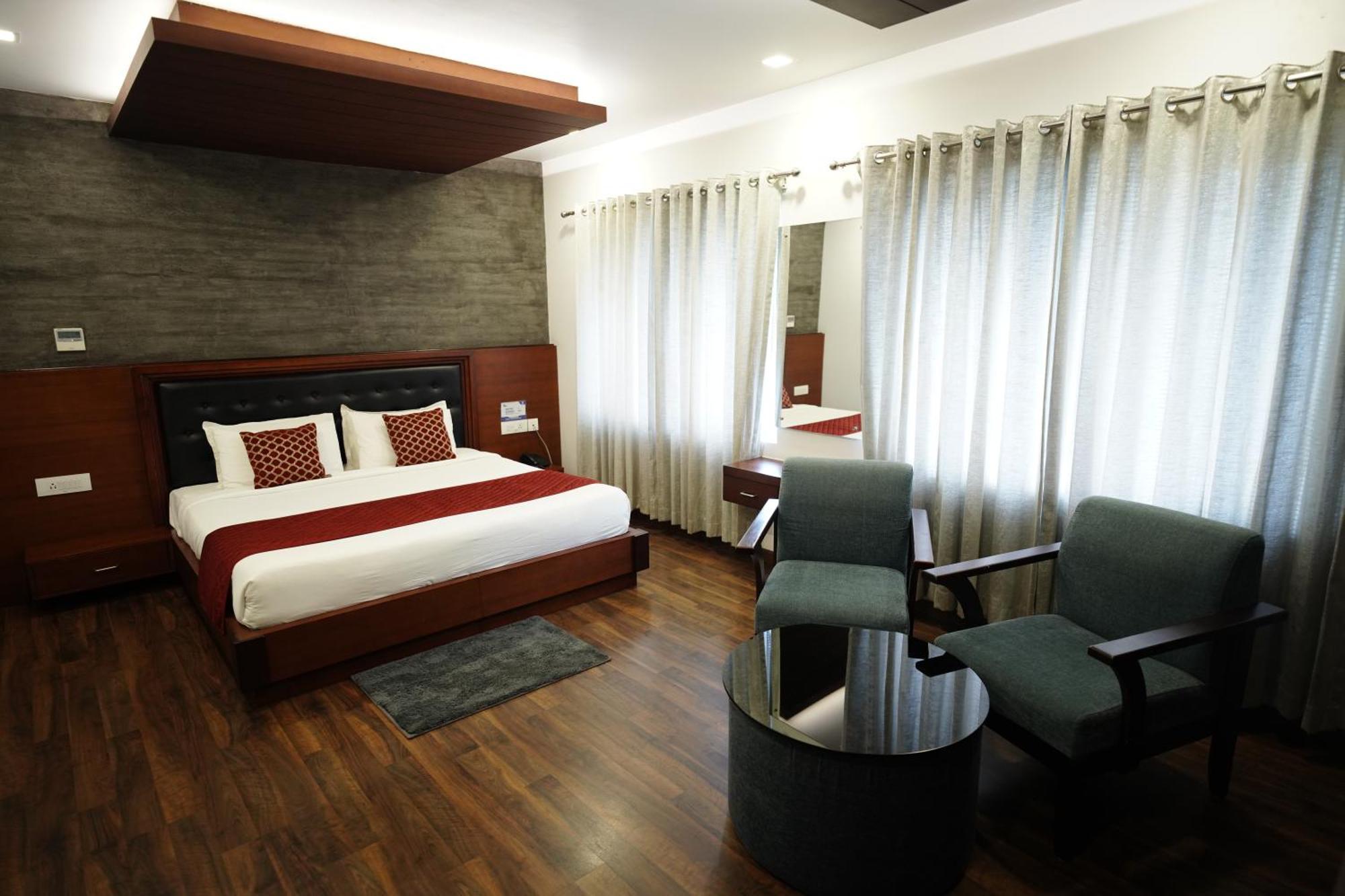 Four N Square Residency Hotel Палакад Екстериор снимка