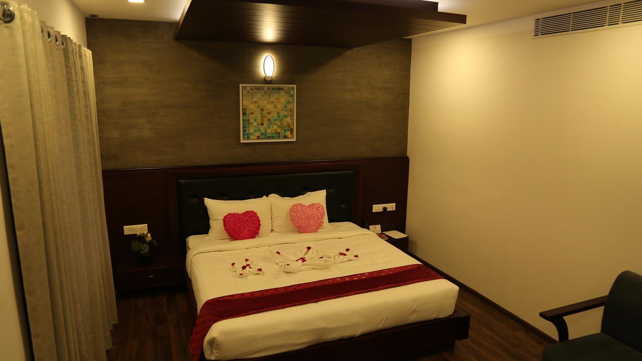Four N Square Residency Hotel Палакад Екстериор снимка