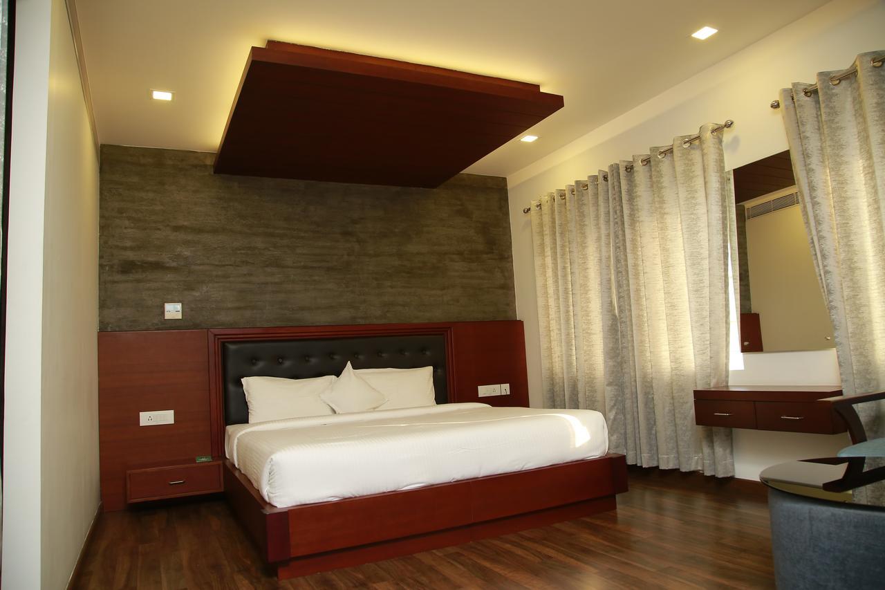 Four N Square Residency Hotel Палакад Екстериор снимка