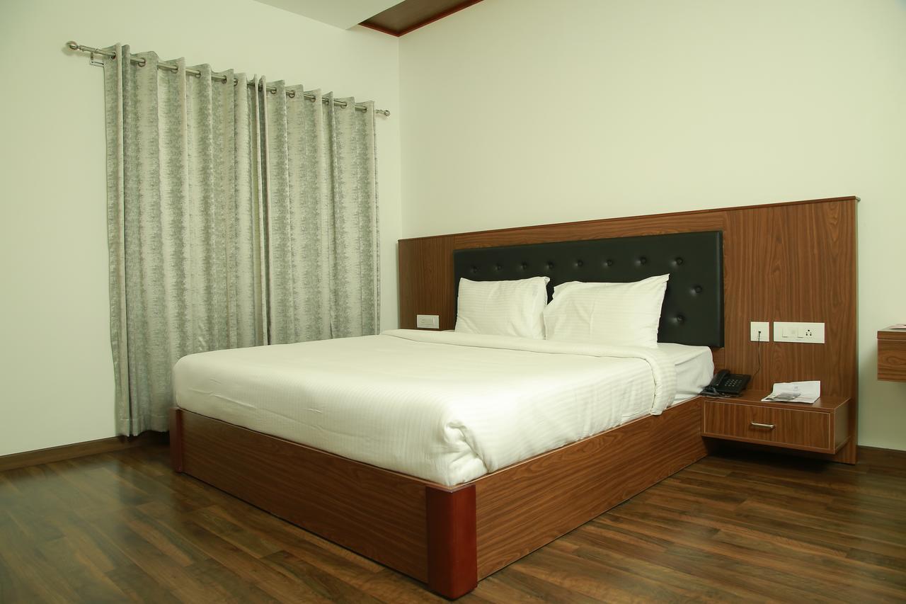 Four N Square Residency Hotel Палакад Екстериор снимка