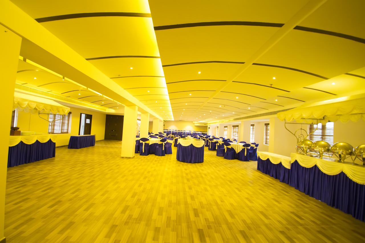 Four N Square Residency Hotel Палакад Екстериор снимка
